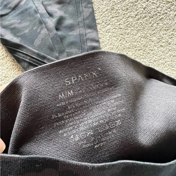 Spanx Look At Me Now Leggings Size M High Rise Camouflage Seamless Shapewear - Picture 3 of 4